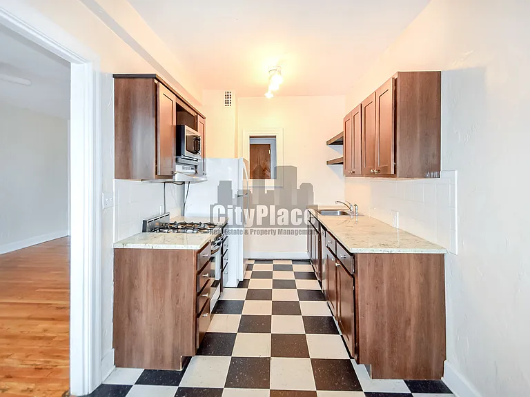 3541 N Meridian St — Photo 15