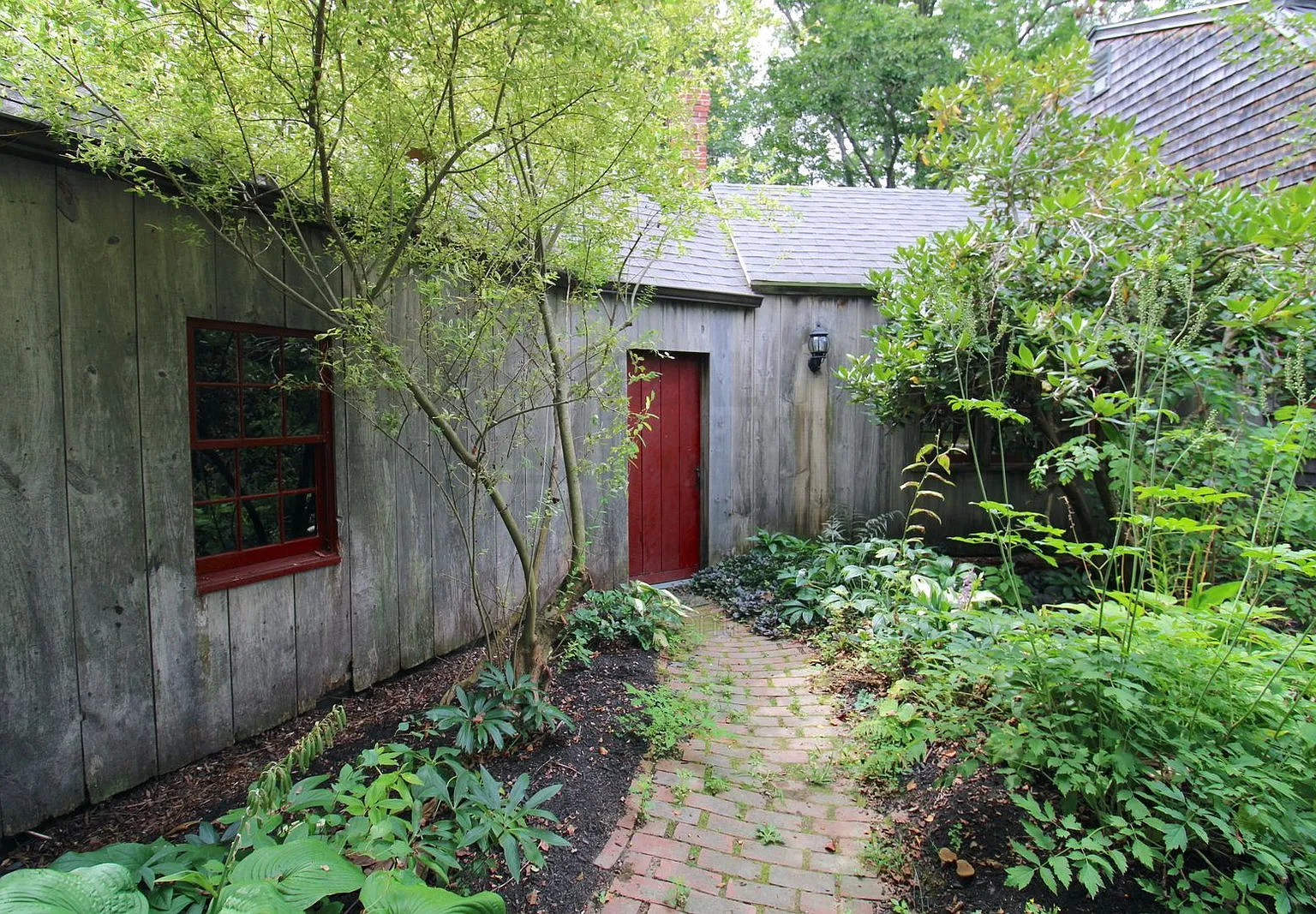 3 bed, 3.0 bath, 2662 sqft, $2,950 — Photo 2