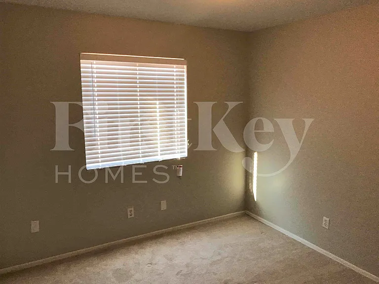 3313 N 85th Ln — Photo 6