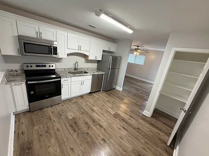 2 bed, 1.0 bath, $1,025 — Photo 3