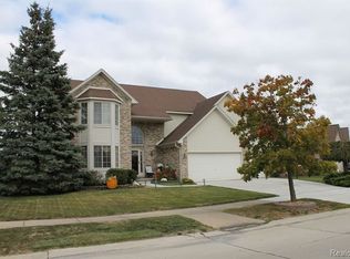 24703 Charles Dr, Brownstown, MI 48183