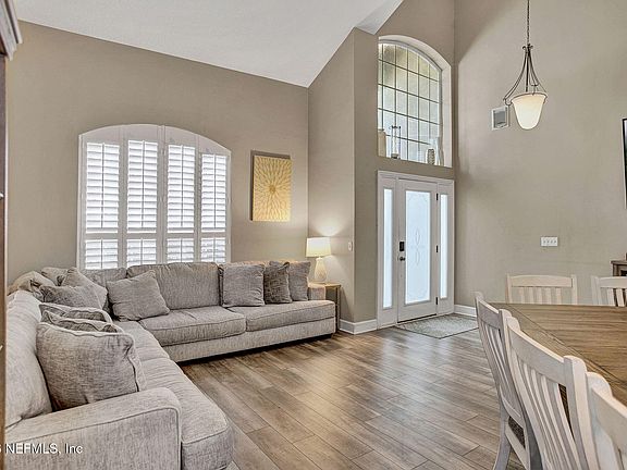 5th image of 617 ACORN Court