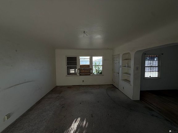 3rd image of 577 S 9th Ave