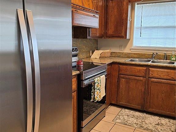 4th image of 3705 S Embassy Ave APT 2