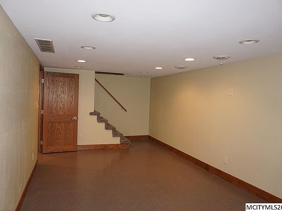 5th image of 647 S Grant Ave