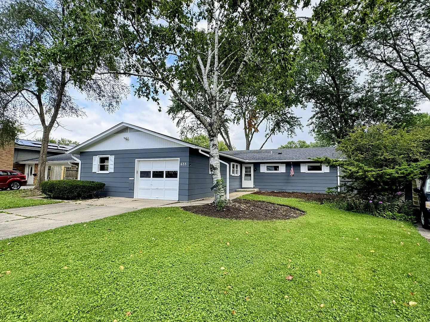 633 Seneca Dr photo 1