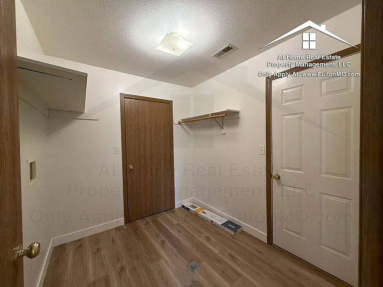 469471 Law Ct — Photo 24