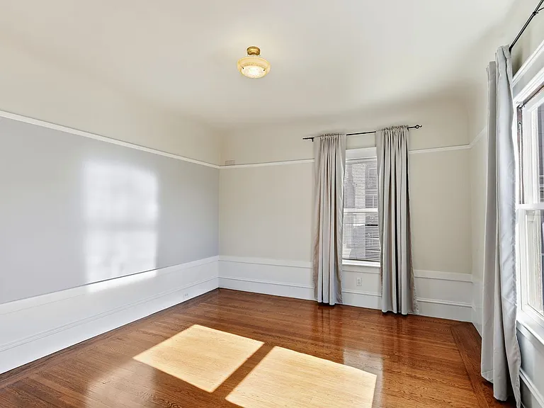 380 29th St #2 — Photo 43