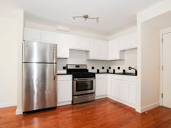 4th image of 960 Willoughby Ave APT 2C