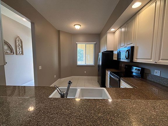 4th image of 14 Harbour Isle Drive W #202