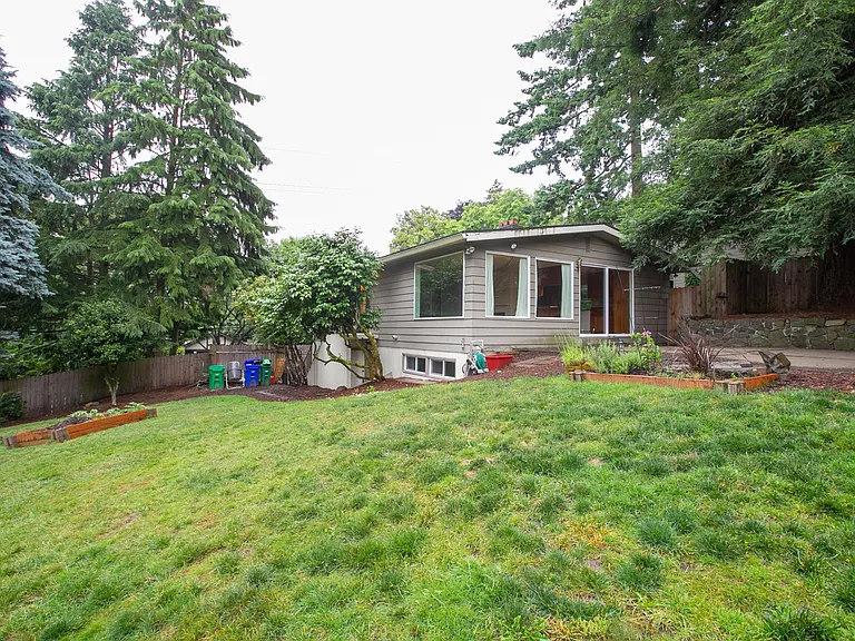 12105 SE River Rd — Photo 2