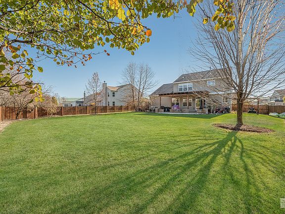 LARGE 1/3 ac lot!!! Fenced and Private!