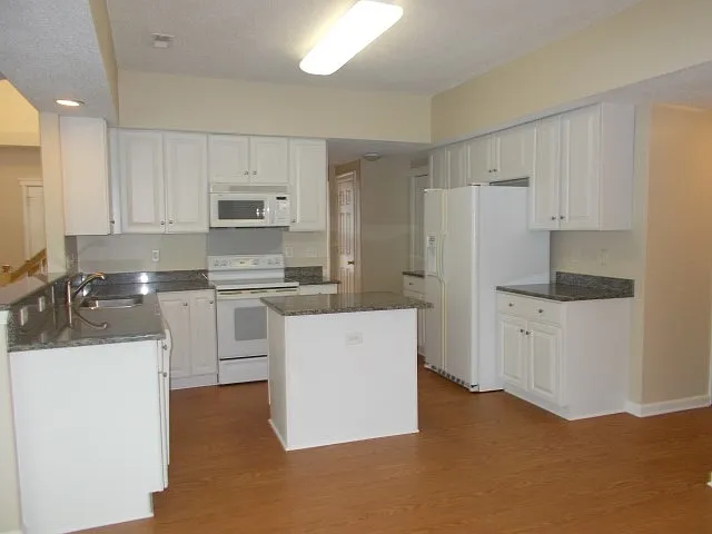 8526 Fox Tail Ln — Photo 3