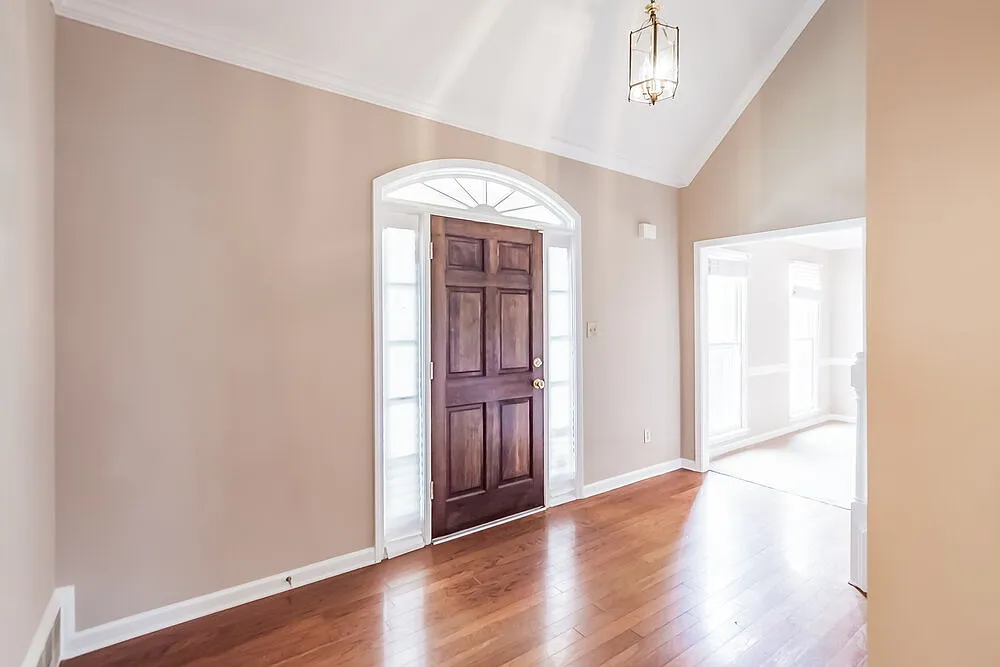 4 bed, 3.0 bath, 2588 sqft, $2,440 — Photo 2