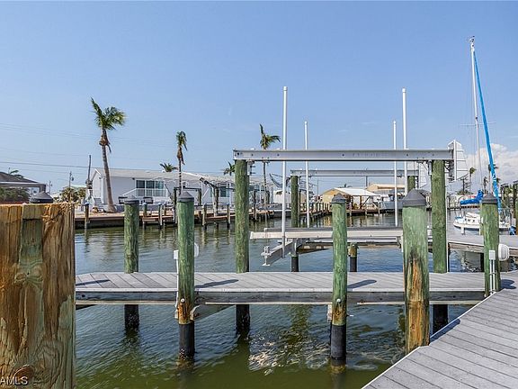 3rd image of 2831 Sanibel Blvd