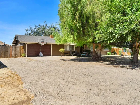 17466 Brook Dr W, Madera, CA 93638