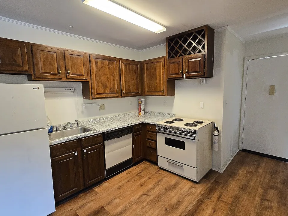 24 Main St #1