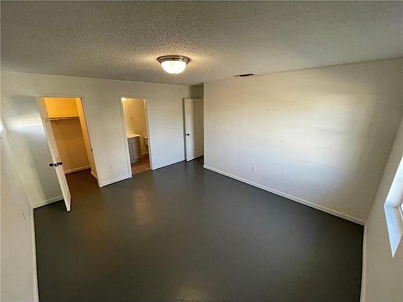 4th image of 1835 Fox Run Dr APT 2