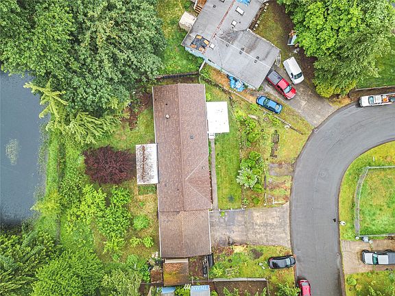 4th image of 3912 20th Street Pl SE