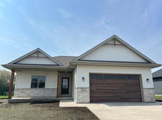 1310 Spahn Dr, Waunakee, WI 53597