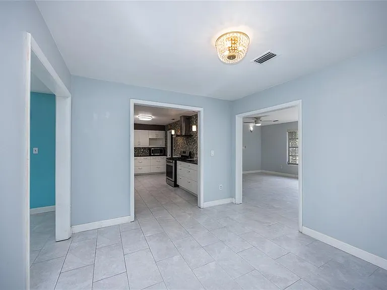1421 NW 30th St — Photo 31