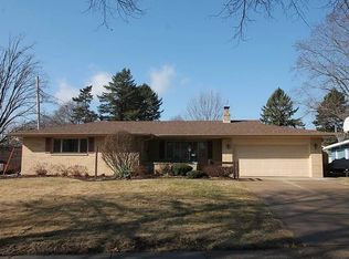 1834 S Hawthorne Park Dr, Janesville, WI 53545
