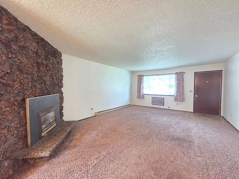 1318 S Robinhood St — Photo 4