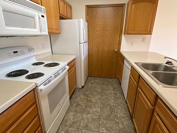 2nd image of 832 Lambton Ave #1