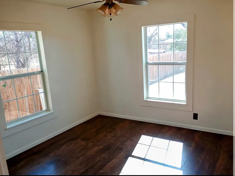 310 W 6th St — Photo 13