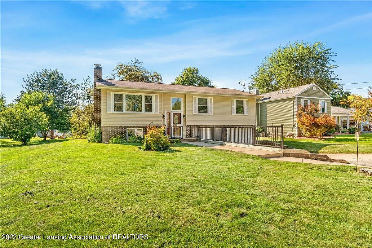 1222 Schavey Rd photo 1