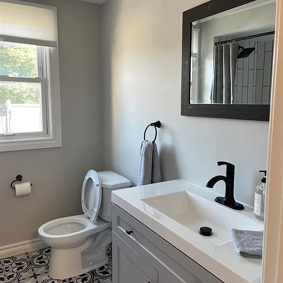 1677 Victoria Ave — Photo 29