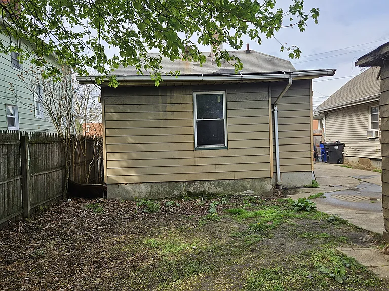 1383 Clearaire Rd — Photo 2