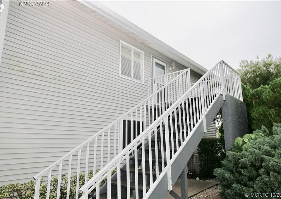 1st image of 147 SE Village Dr #147