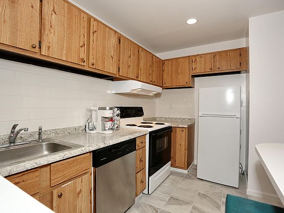 Eat-in-kitchen with a breakfast nook