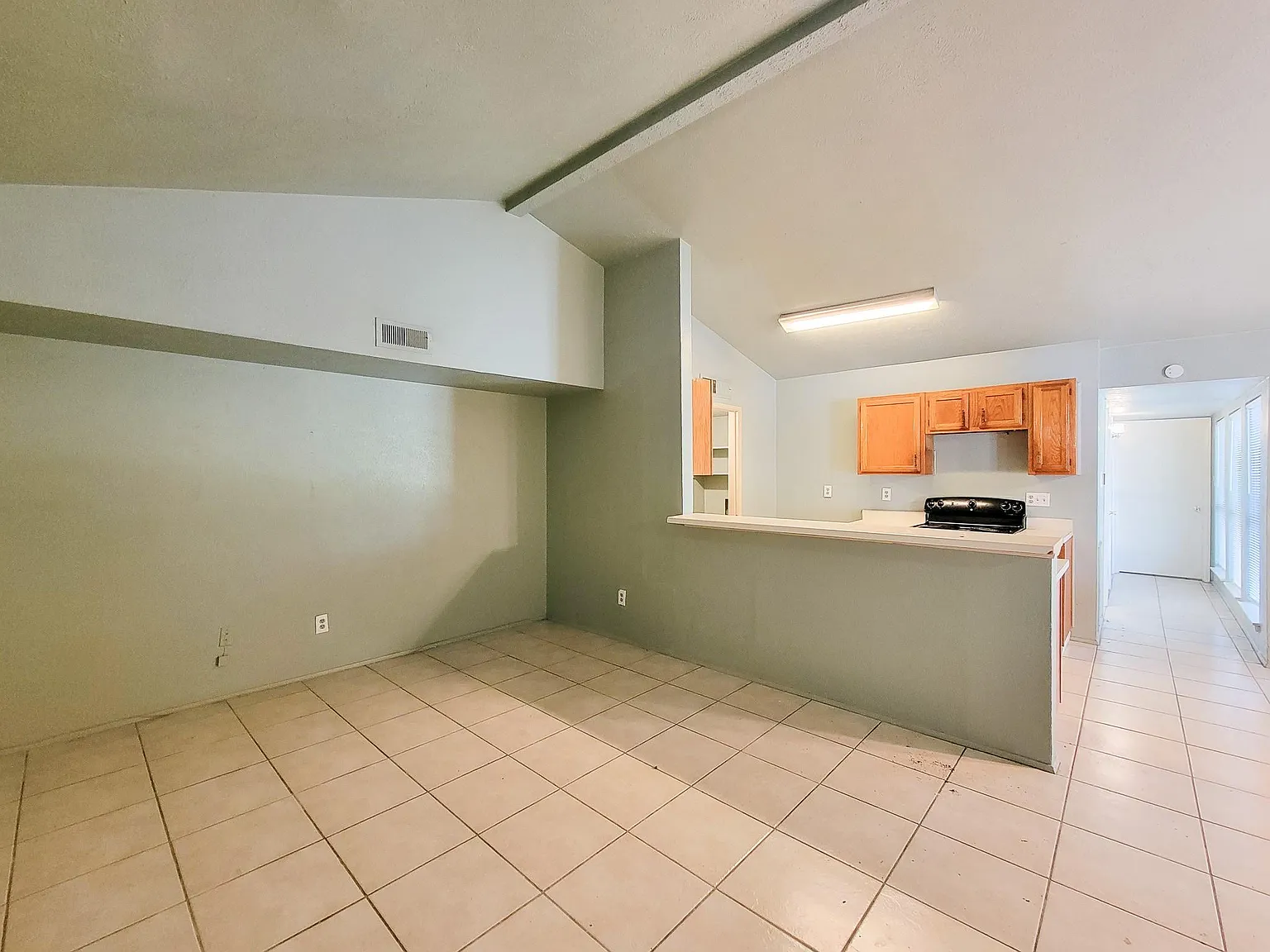 3 bed, 1212 sqft, $1,400 — Photo 4