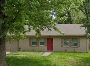 1958 S Virginia Ave, Springfield, MO 65807