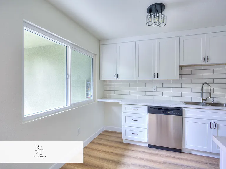 1032 S Golden West Ave #B — Photo 7