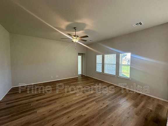 4th image of 13143 S 72nd East Ave