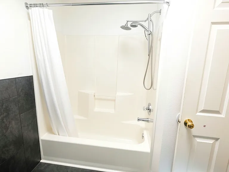 Master Bathroom Tub