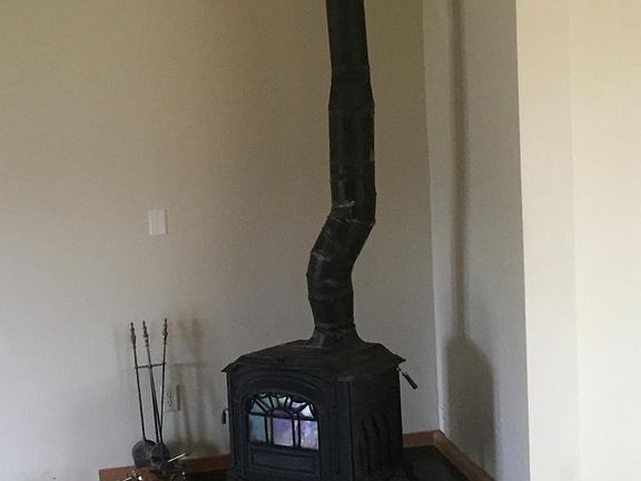 Vermont casting wood stove w/ tile hearth