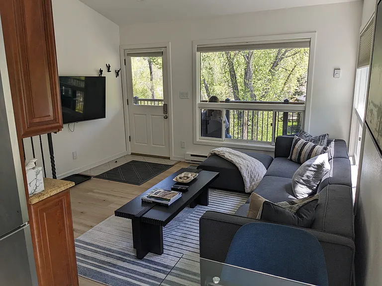 900 E Hopkins Ave #13 — Photo 2