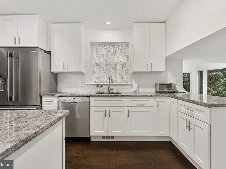 6901 Murray Ln — Photo 20