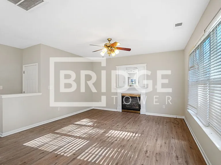 104 Hampshire Dr — Photo 4