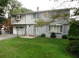 29 Robin Hood Rd, Cranston, RI 02920