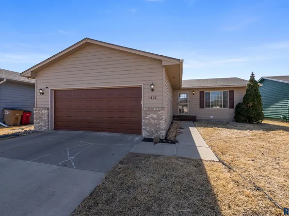 1313 E 70th St N, Sioux Falls, SD 57104