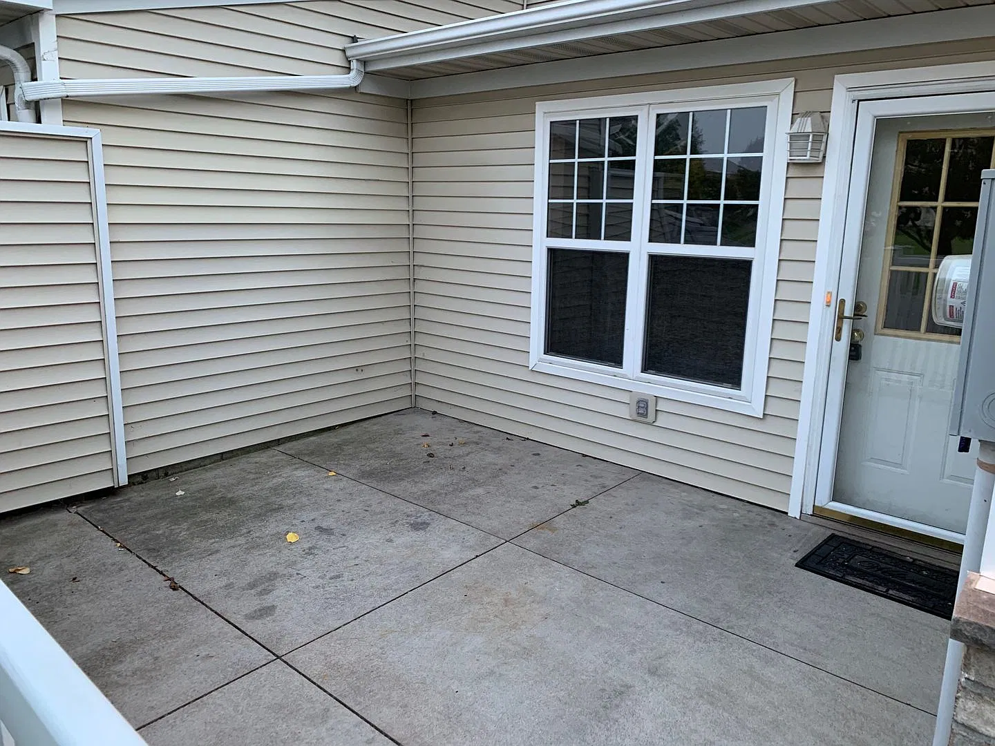 2BR/1.5BA Townhouse - Oakdale- Available Nov. 1 — Photo 3