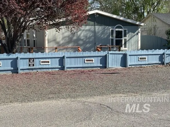 424 W Oregon Ave, Homedale, ID 83628