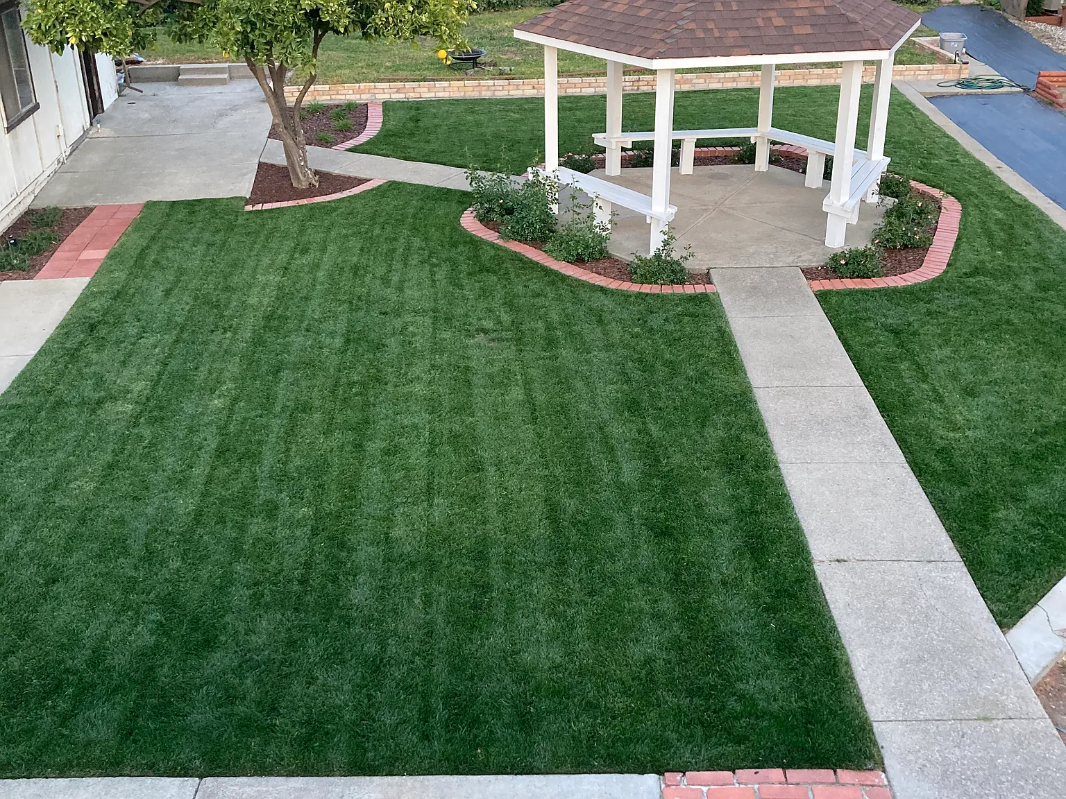 748 Swan Pl — Photo 2