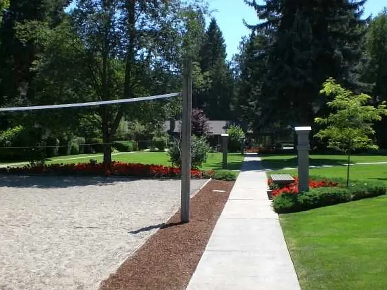 Lake Villa Apartments — Photo 23