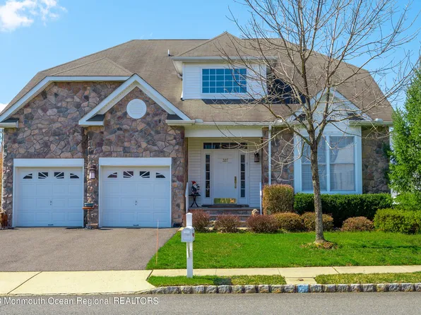 327 Van Dusen Drive, Marlboro, NJ 07746